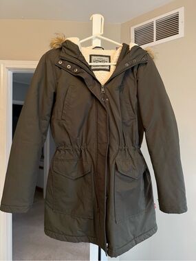 Levi's Women's Olive Green Sherpa Hooded Parka